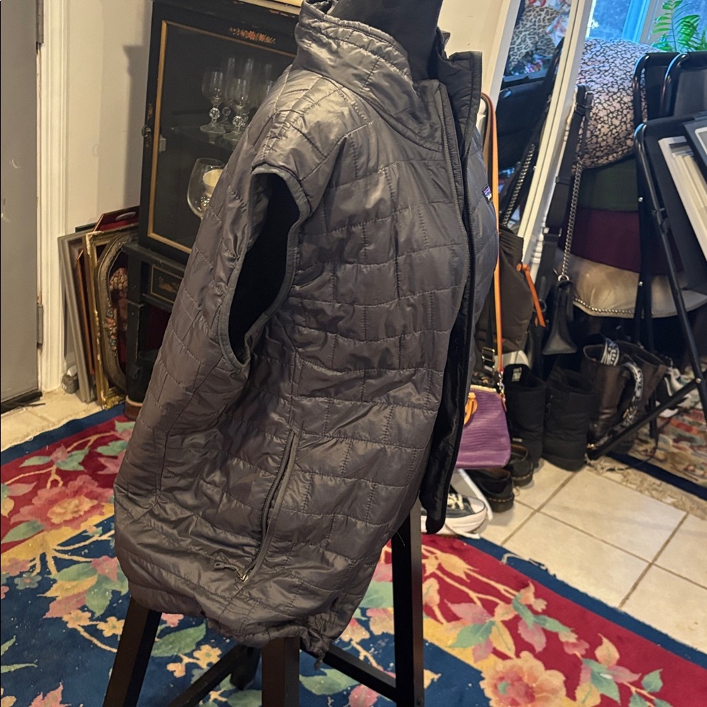Patagonia Black Quilted Vest - Picture 2 of 5